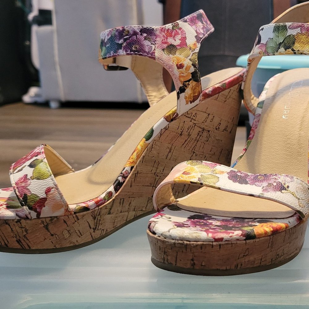 CL by Laundry Floral Wedges